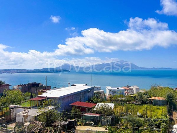 casa indipendente in vendita a Monte di Procida in zona Torregaveta