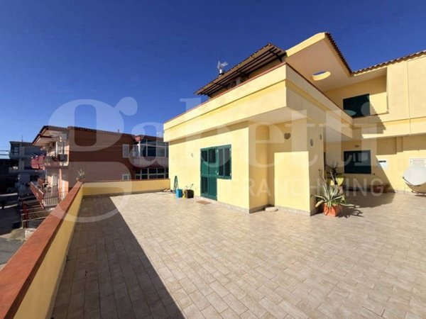 casa indipendente in vendita a Monte di Procida in zona Torregaveta