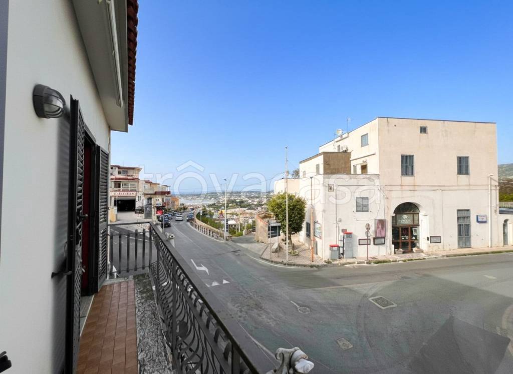 appartamento in vendita a Monte di Procida in zona Torregaveta