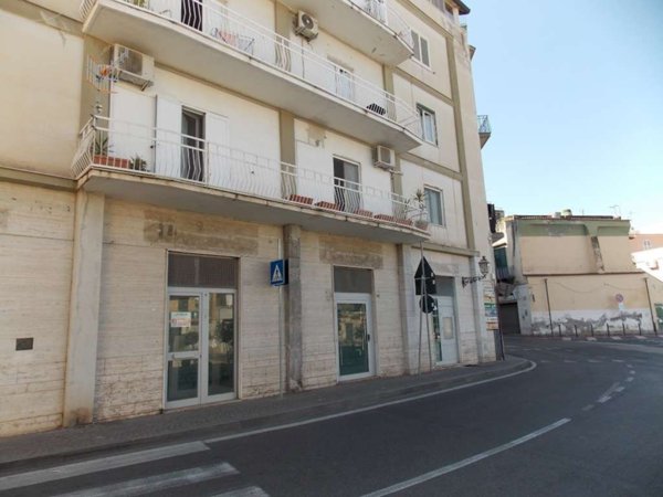 locale commerciale in vendita a Monte di Procida