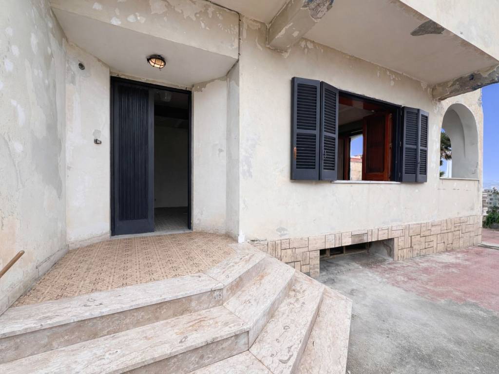 appartamento in vendita a Monte di Procida in zona Torregaveta