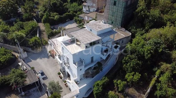 casa indipendente in vendita a Monte di Procida