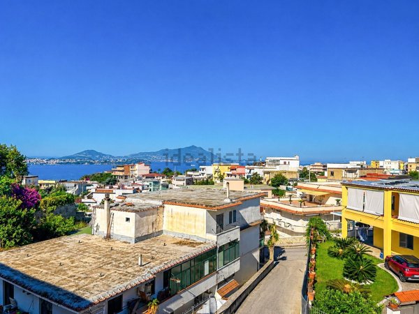 appartamento in vendita a Monte di Procida in zona Torregaveta