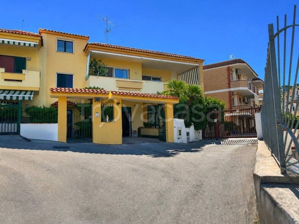 appartamento in vendita a Monte di Procida in zona Torregaveta