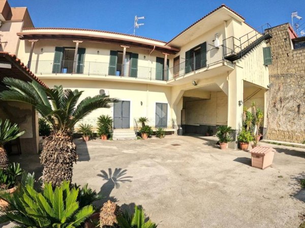 intera palazzina in vendita a Mugnano di Napoli
