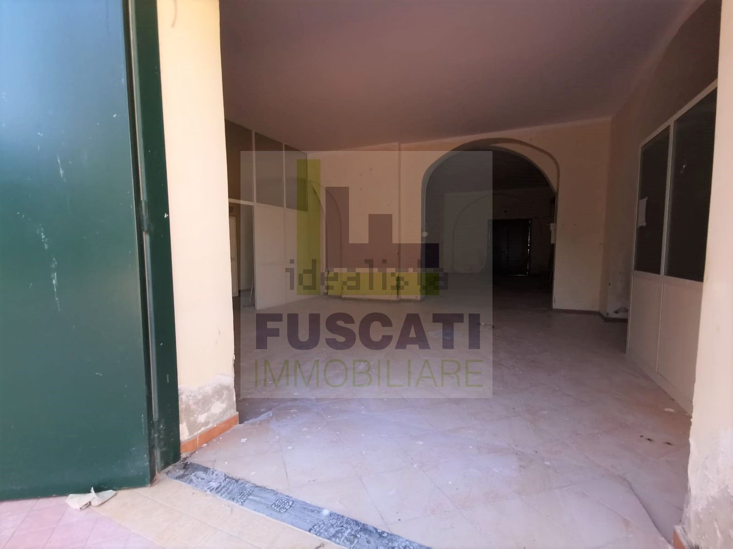 locale commerciale in vendita a Mugnano di Napoli