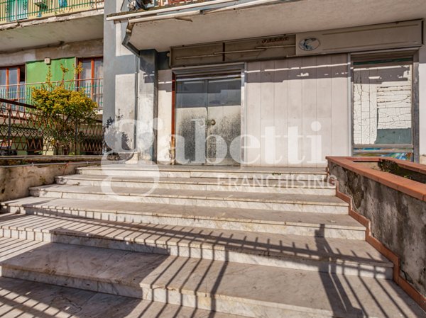 locale commerciale in vendita a Mugnano di Napoli