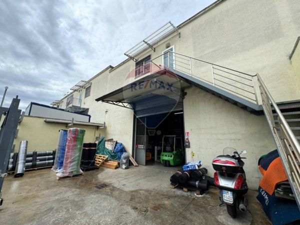 locale commerciale in vendita a Mugnano di Napoli