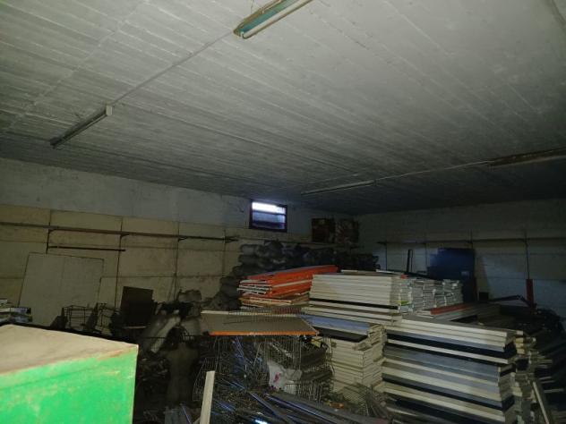 locale commerciale in vendita a Mugnano di Napoli