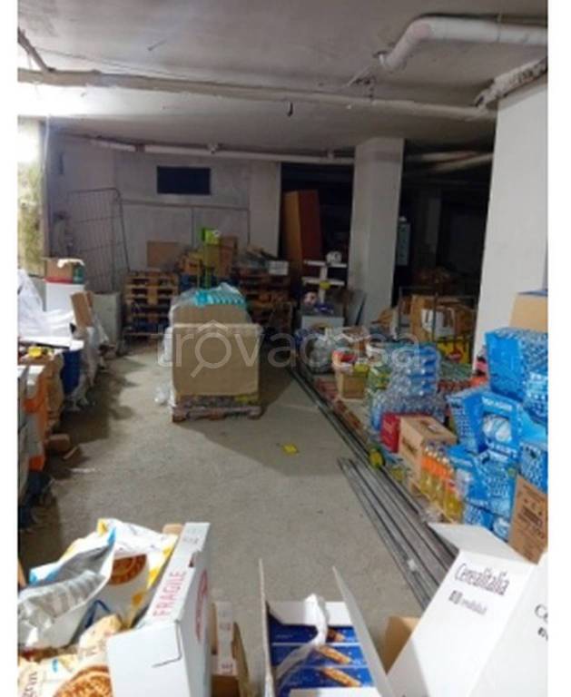 locale commerciale in vendita a Mugnano di Napoli