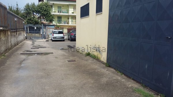 locale commerciale in vendita a Mugnano di Napoli