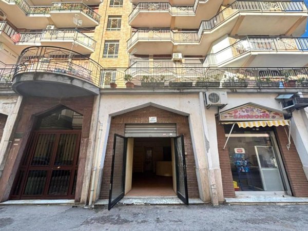 locale commerciale in vendita a Mugnano di Napoli