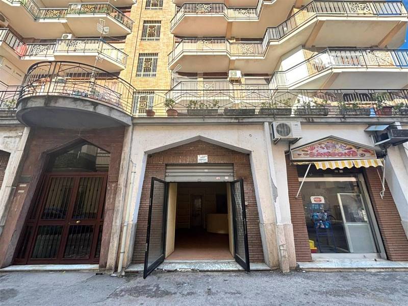 locale commerciale in vendita a Mugnano di Napoli