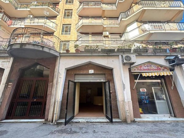 negozio in vendita a Mugnano di Napoli