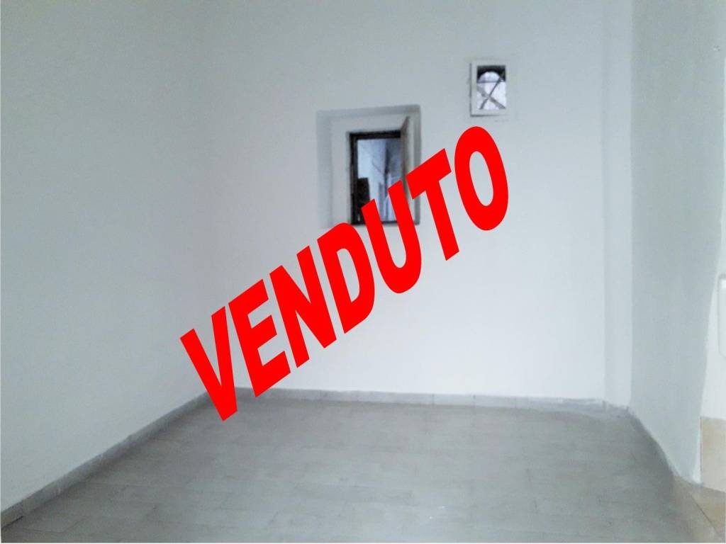 locale commerciale in vendita a Napoli in zona Pendino / San Giuseppe