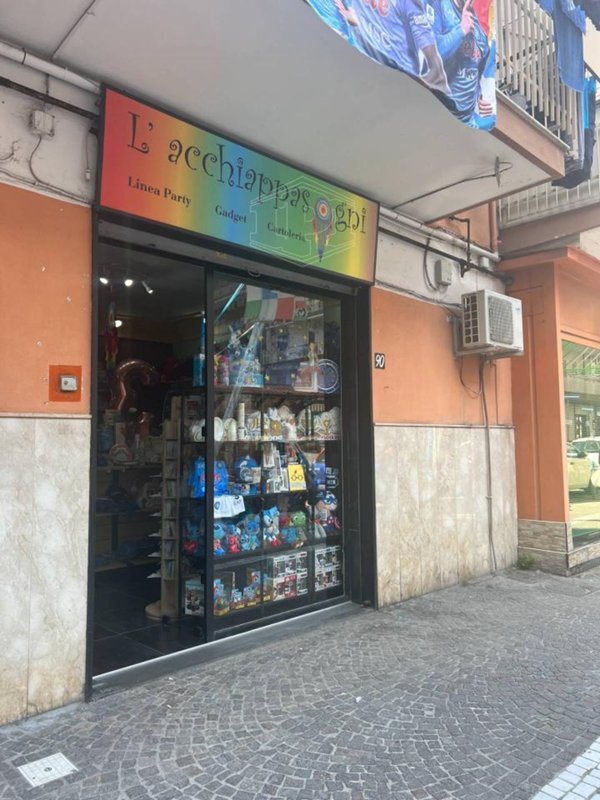 locale commerciale in vendita a Napoli in zona Pianura