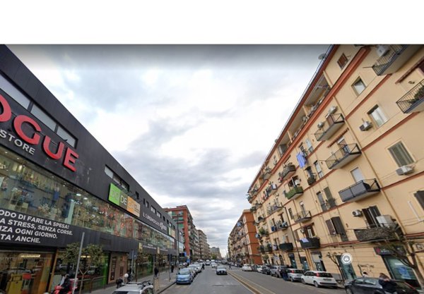 locale commerciale in vendita a Napoli