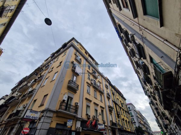 locale commerciale in vendita a Napoli in zona Vicaria