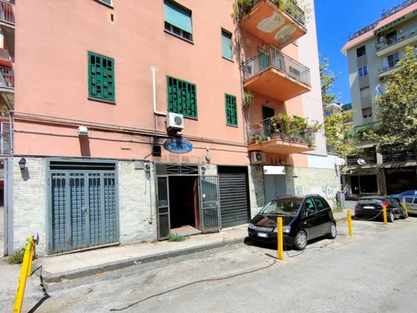 negozio in vendita a Napoli in zona Camaldoli