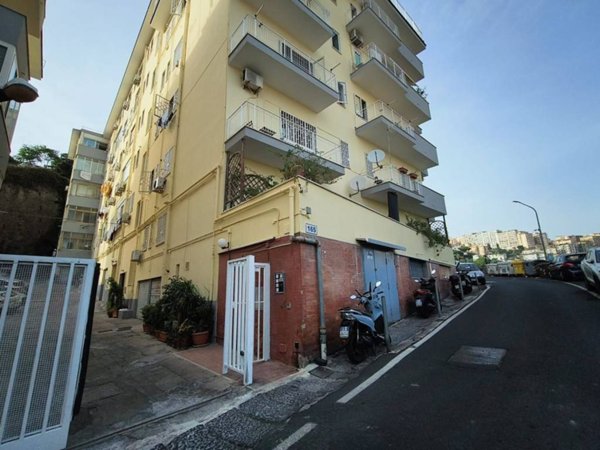 appartamento in vendita a Napoli in zona Chiaia