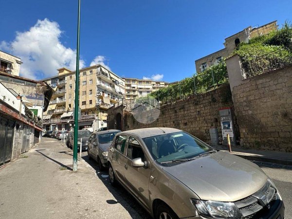 negozio in vendita a Napoli in zona Stella