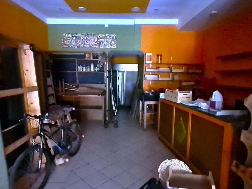 negozio in vendita a Napoli in zona Chiaia