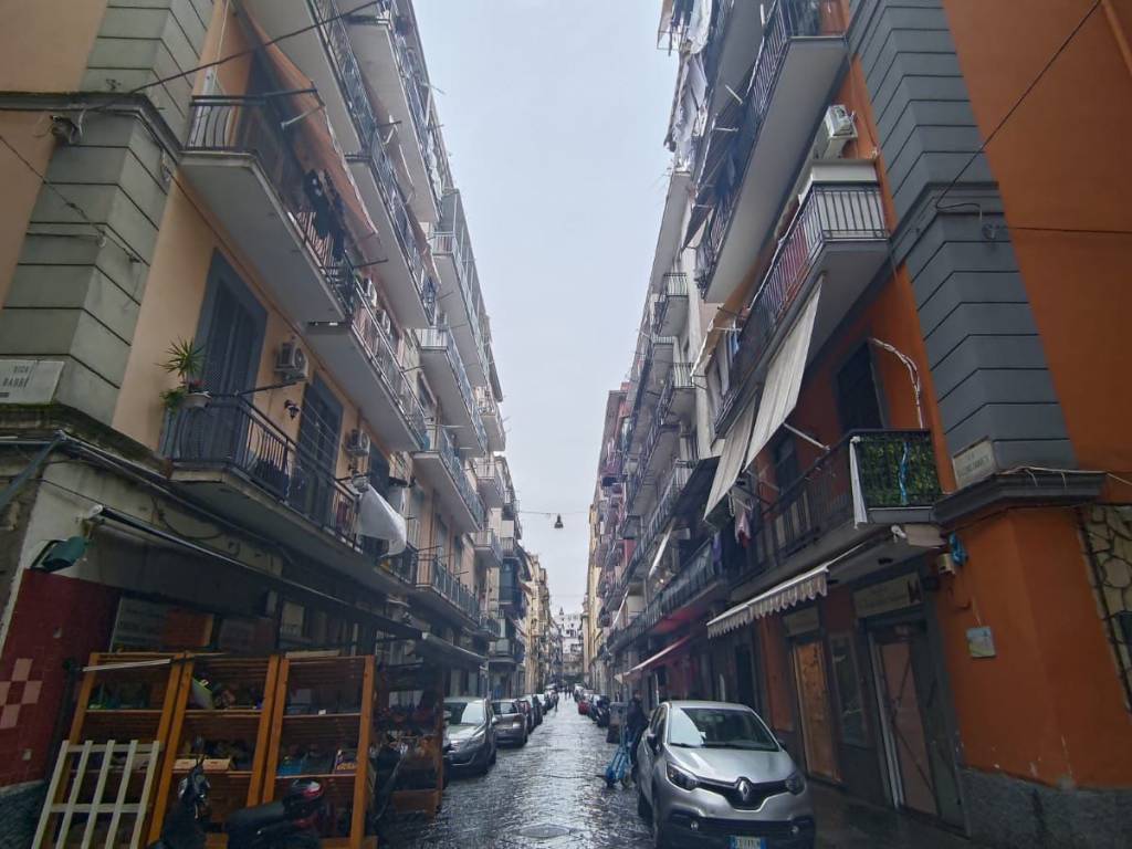 negozio in vendita a Napoli in zona Pendino / San Giuseppe