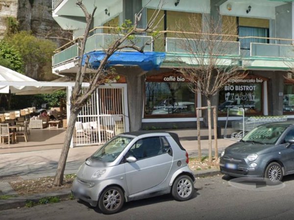 negozio in vendita a Napoli in zona Posillipo