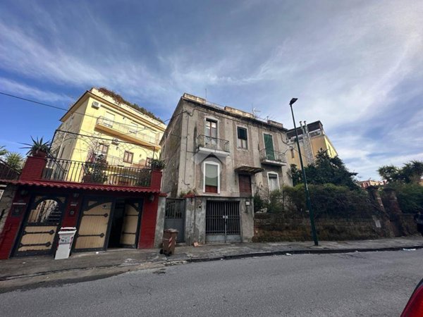 casa indipendente in vendita a Napoli in zona Capodichino