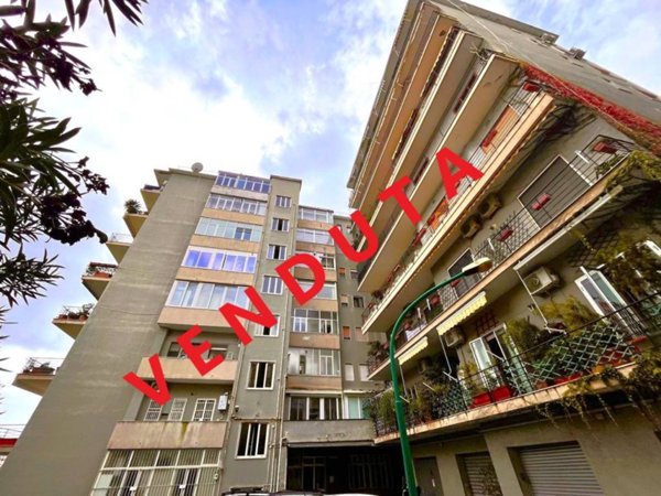 appartamento in vendita a Napoli in zona Chiaia