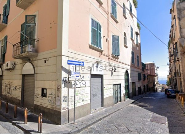 negozio in vendita a Napoli in zona Vomero