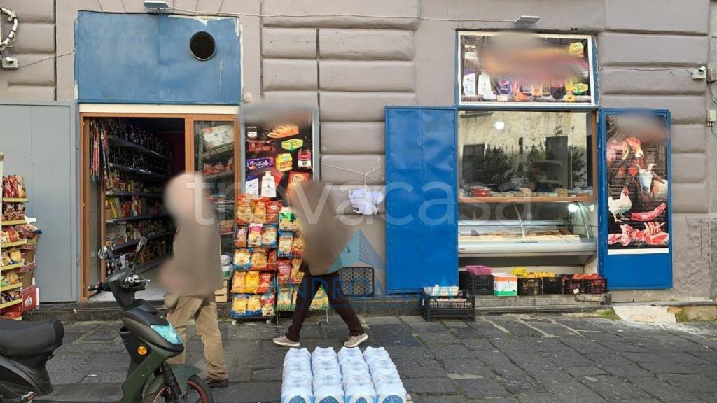 negozio in vendita a Napoli in zona Pendino / San Giuseppe