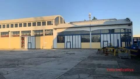 capannone in vendita a Napoli in zona Barra