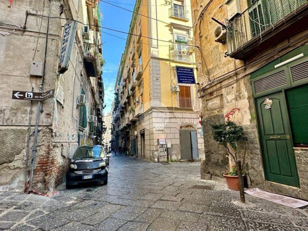 appartamento in vendita a Napoli in zona Pendino / San Giuseppe