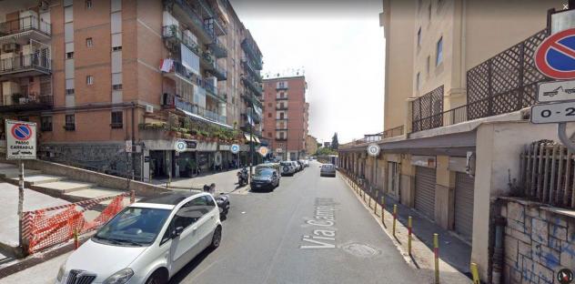 negozio in vendita a Napoli in zona Fuorigrotta