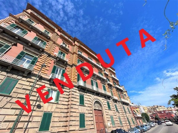 appartamento in vendita a Napoli in zona Chiaia