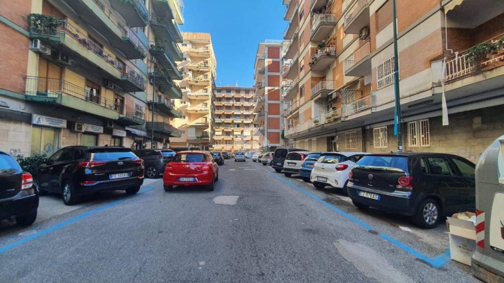 ufficio in vendita a Napoli in zona Vomero