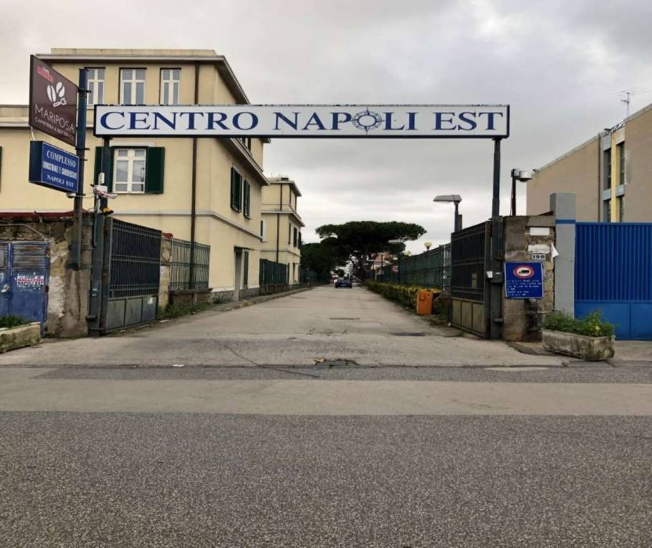 ufficio in vendita a Napoli in zona San Giovanni a Teduccio