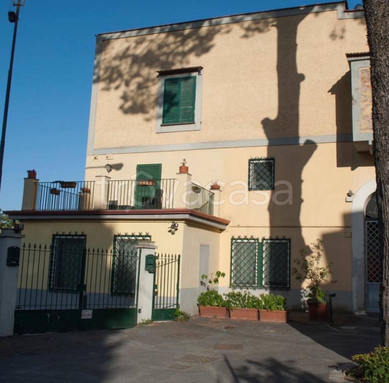 casa indipendente in vendita a Napoli in zona Posillipo
