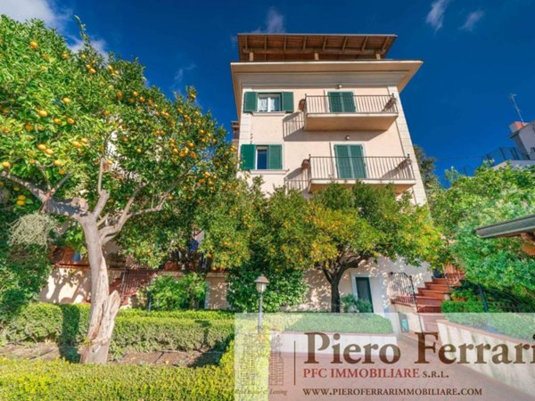 casa indipendente in vendita a Napoli in zona Posillipo