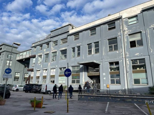ufficio in vendita a Napoli in zona Zona Industriale-Ferrovia