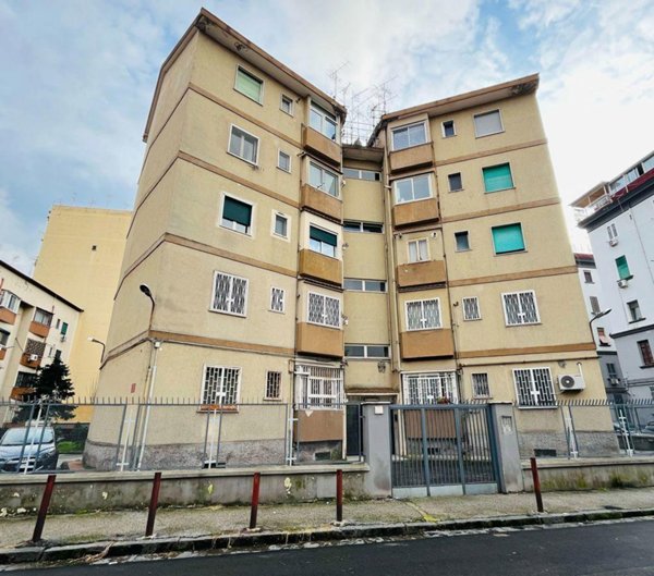 appartamento in vendita a Napoli in zona Fuorigrotta