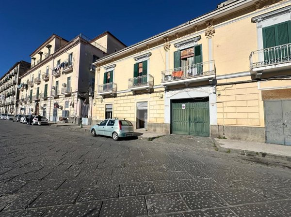 appartamento in vendita a Napoli in zona San Carlo all'Arena