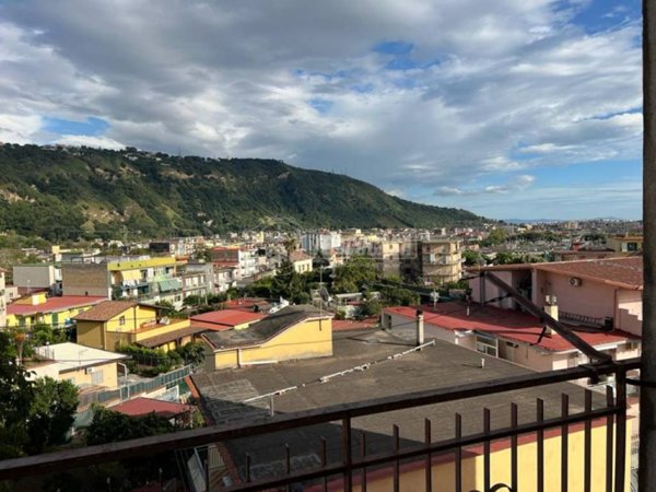 appartamento in vendita a Napoli in zona Pianura