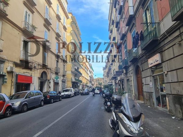 appartamento in vendita a Napoli in zona Chiaia