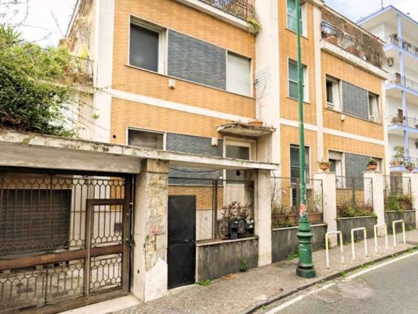 intera palazzina in vendita a Napoli in zona Arenella
