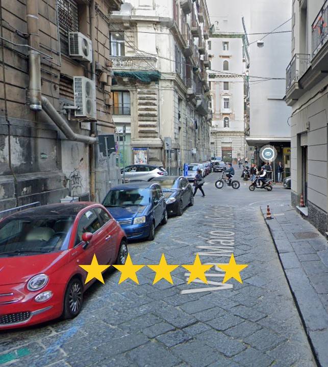 appartamento in vendita a Napoli in zona Porto