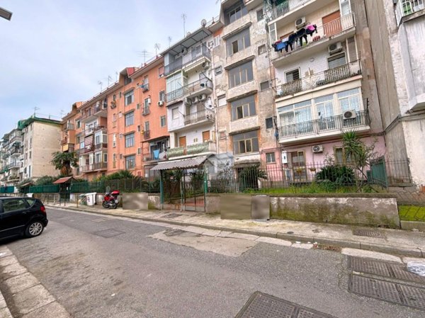 appartamento in vendita a Napoli in zona Barra