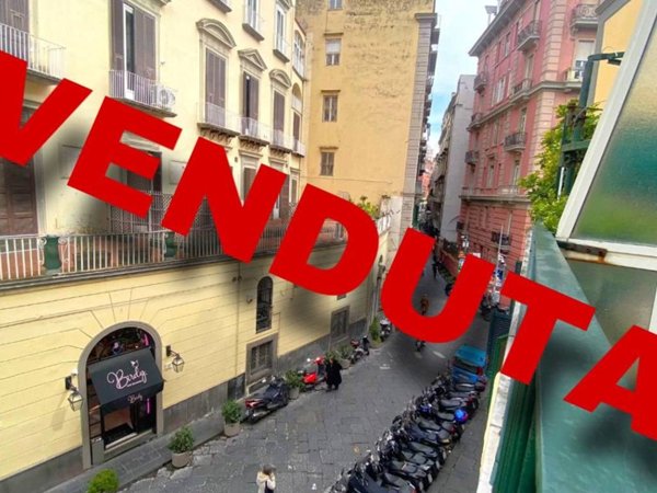 appartamento in vendita a Napoli in zona Chiaia