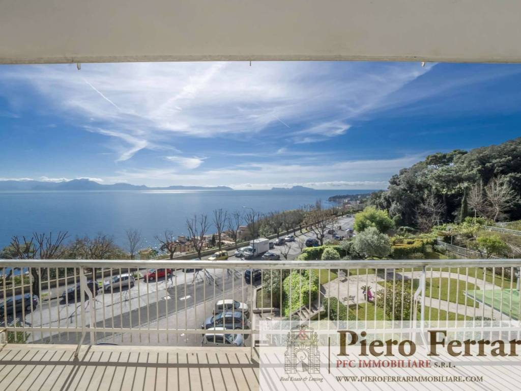 appartamento in vendita a Napoli in zona Posillipo